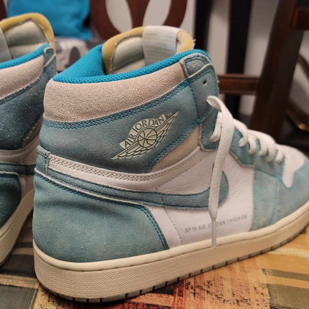 Sold....Jordan 1 Turbo Green size 13
